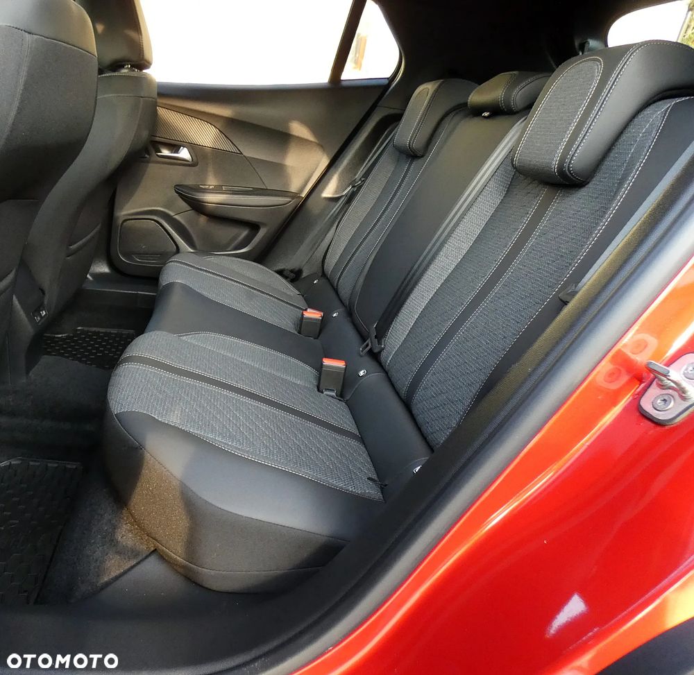 Peugeot 2008 1.2 PureTech Allure S&S EAT8 - 24