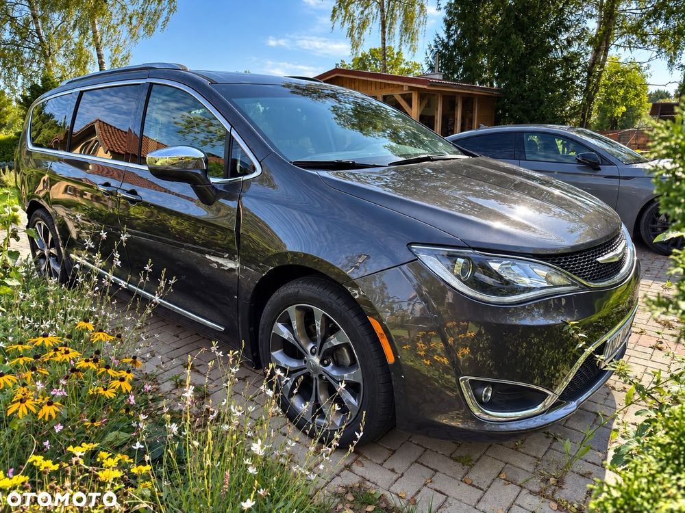 Chrysler Pacifica - 2