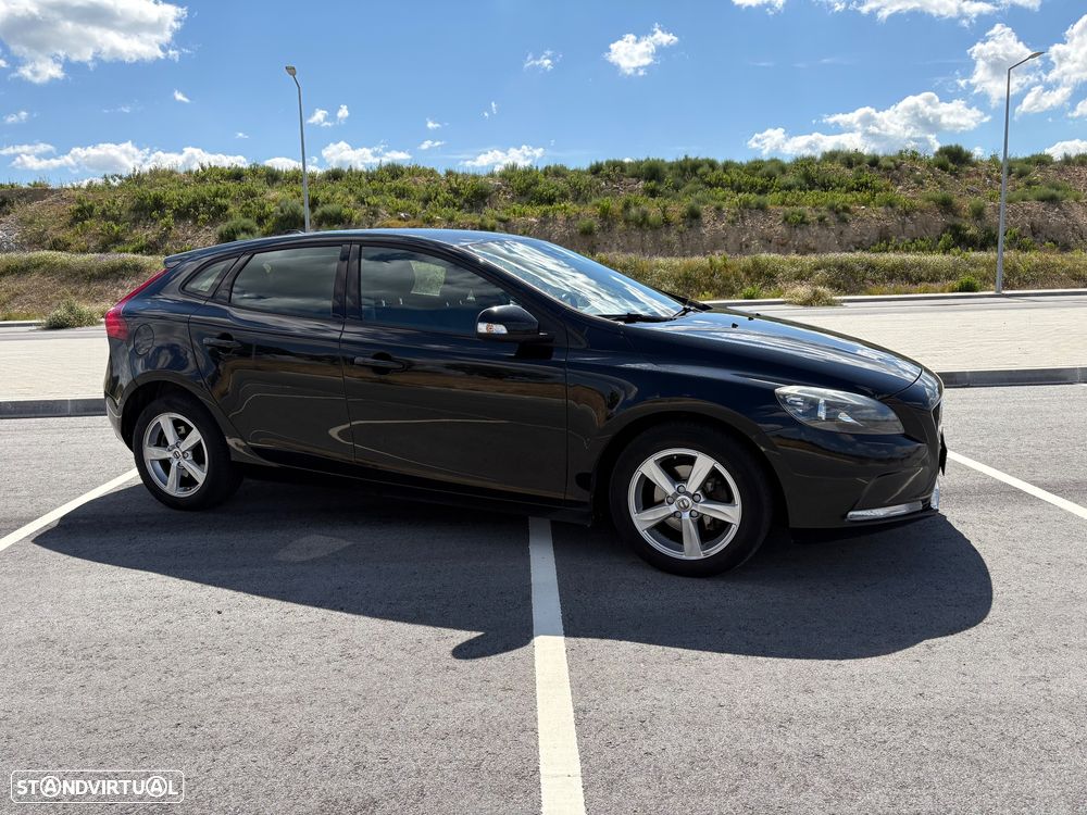 Volvo V40 2.0 D2 Momentum - 1