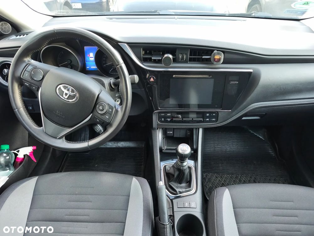 Toyota Auris 1.6 D-4D Premium - 10