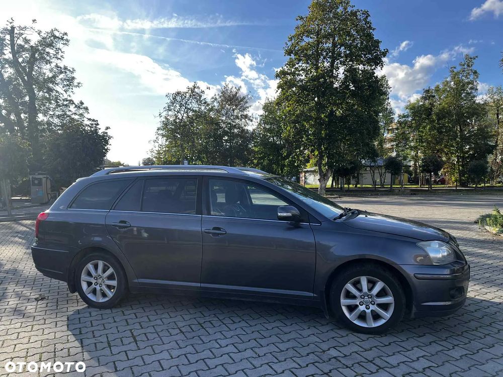 Toyota Avensis 2.0 D-4D Sol Premium - 3