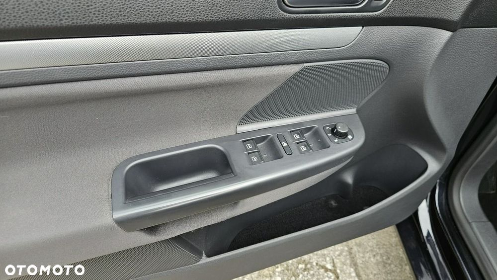 Volkswagen Golf 2.0 TDI DPF Highline - 23