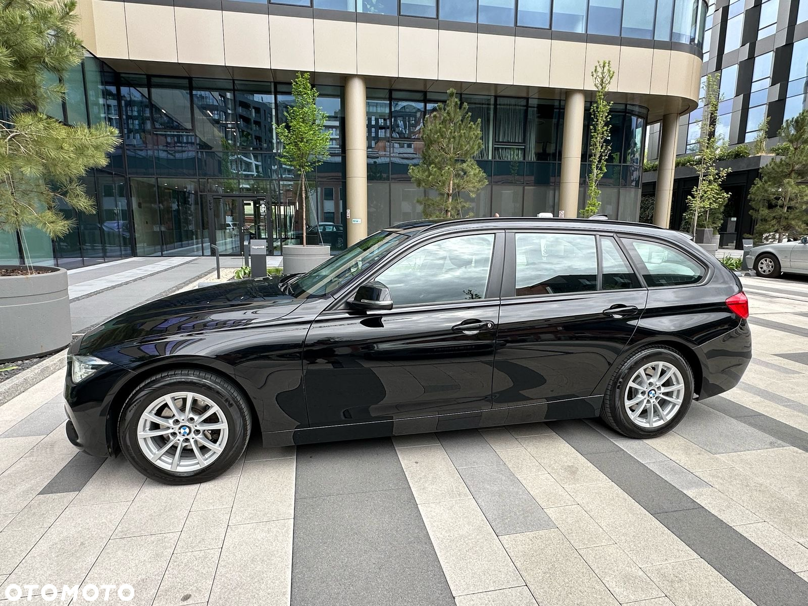 BMW Seria 3 318d Touring Advantage - 14