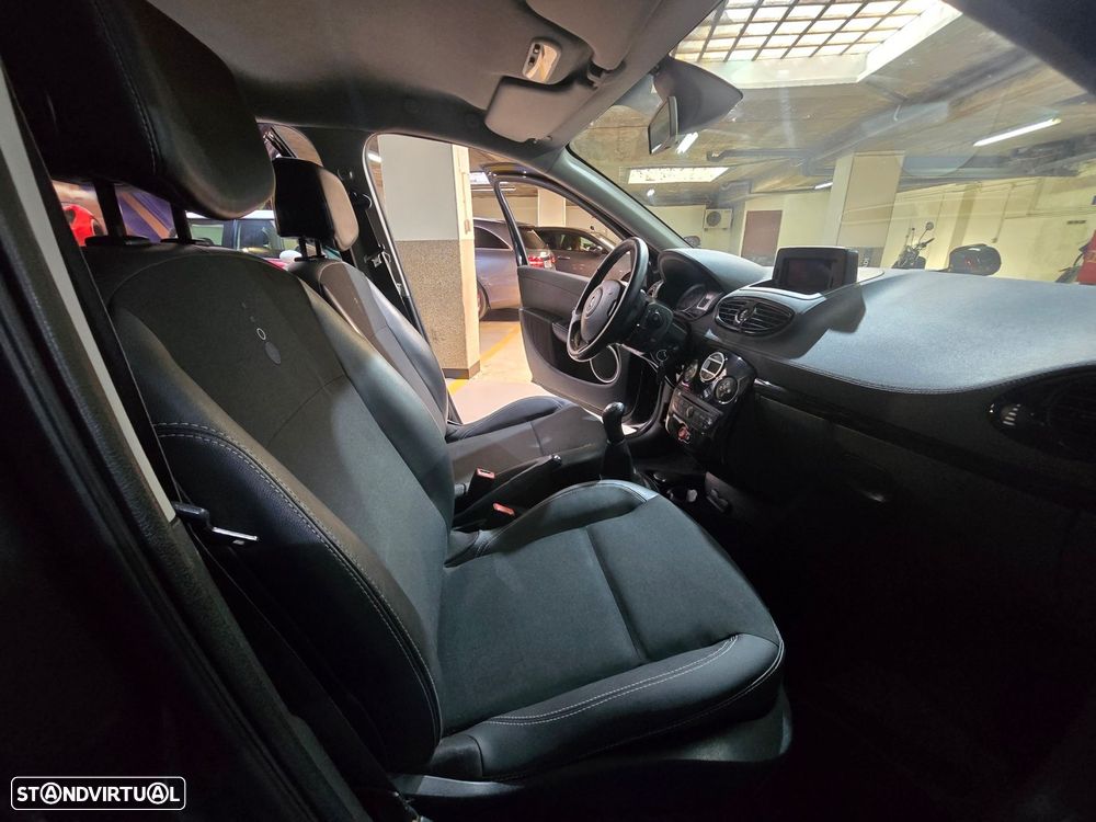 Renault Clio 1.2 16V Confort - 10