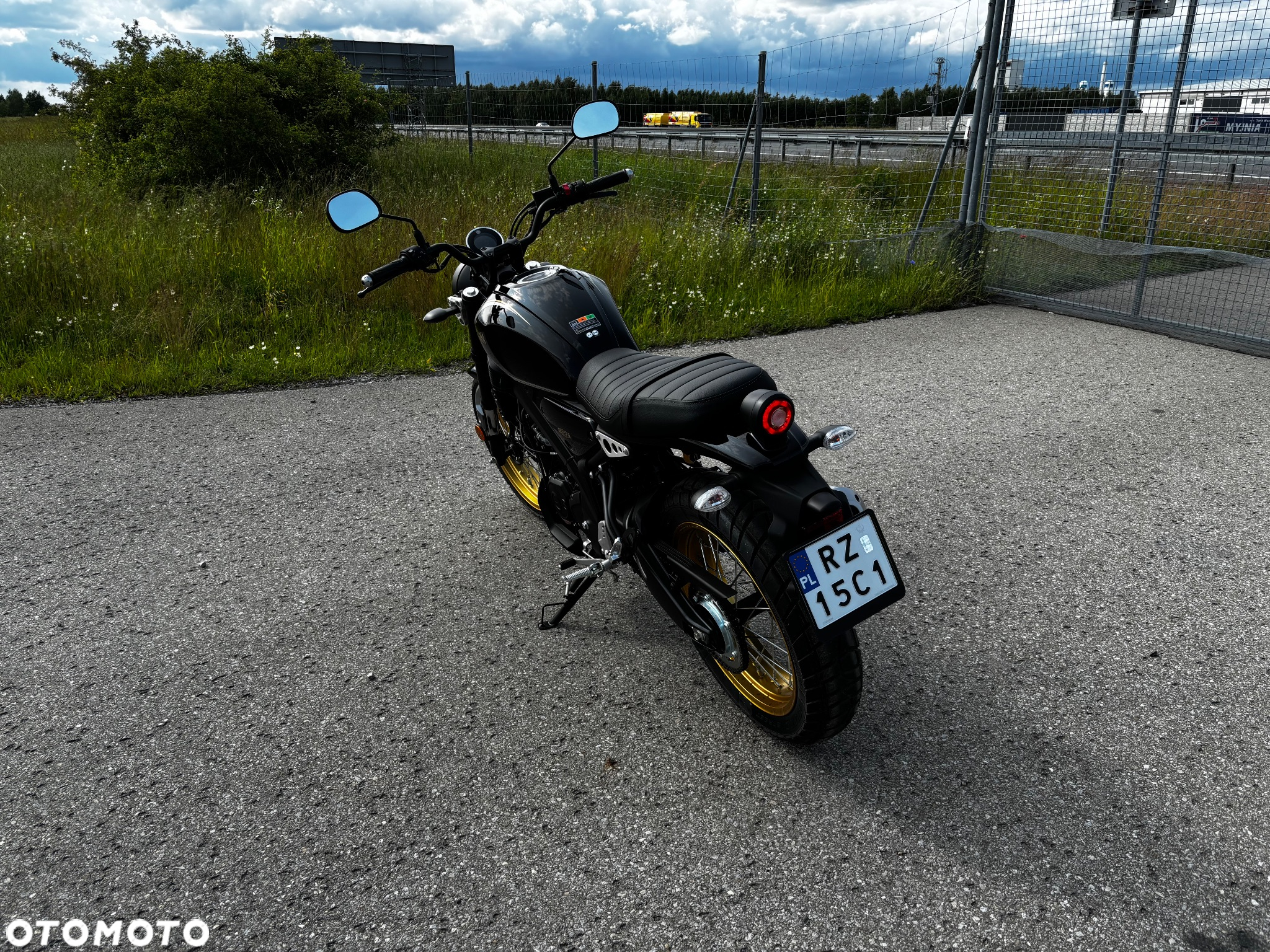 Yamaha XSR - 4