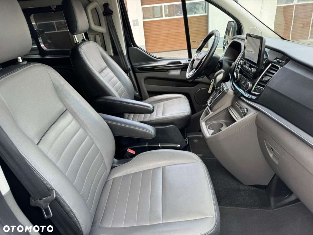 Ford Tourneo Custom - 26