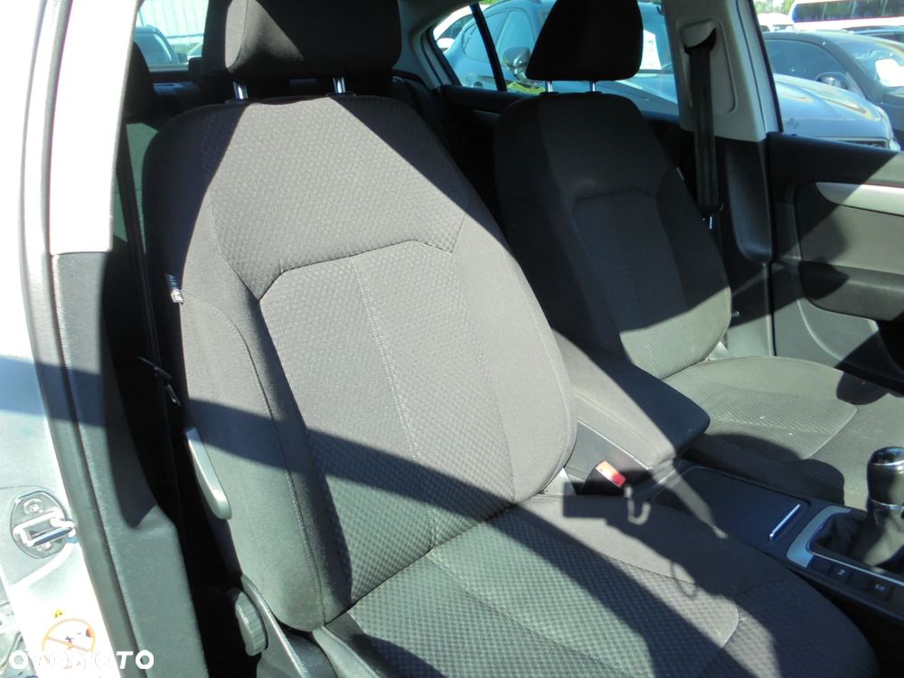 Volkswagen Passat 2.0 TDI Comfortline - 14