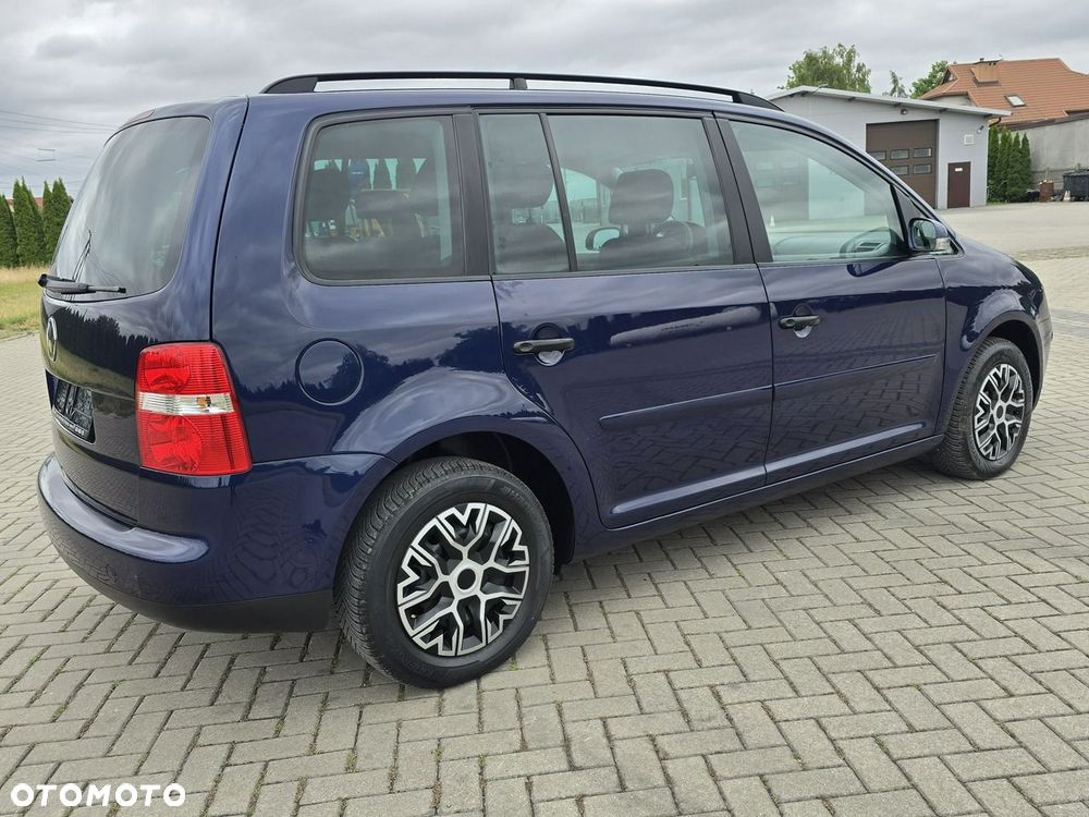 Volkswagen Touran - 10