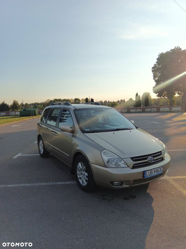 Kia Carnival - 2