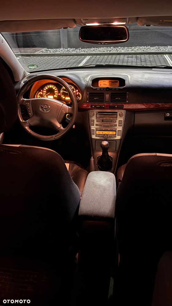 Toyota Avensis 2.2 D-CAT Sol - 8