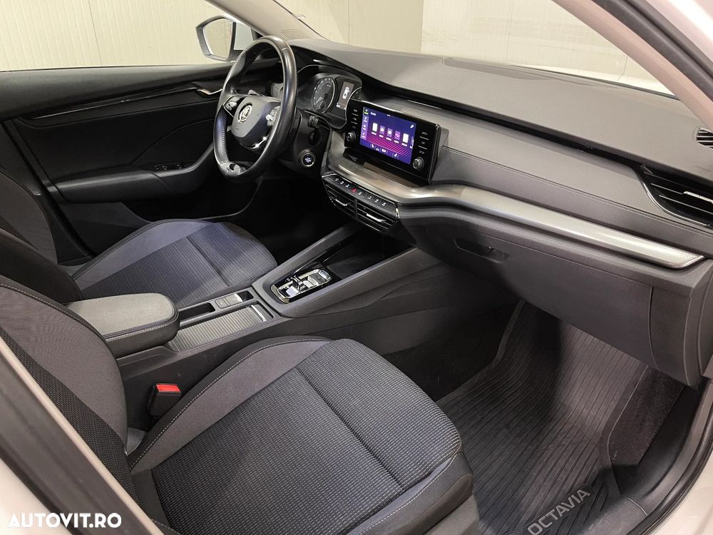 Skoda Octavia 2.0 TDI DSG Ambition - 11