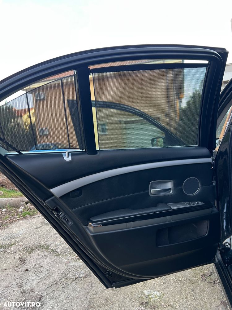 BMW Seria 7 740i A - 32