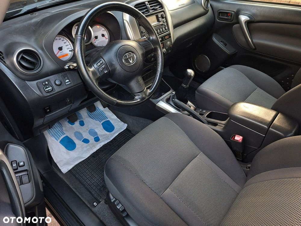 Toyota RAV4 - 9
