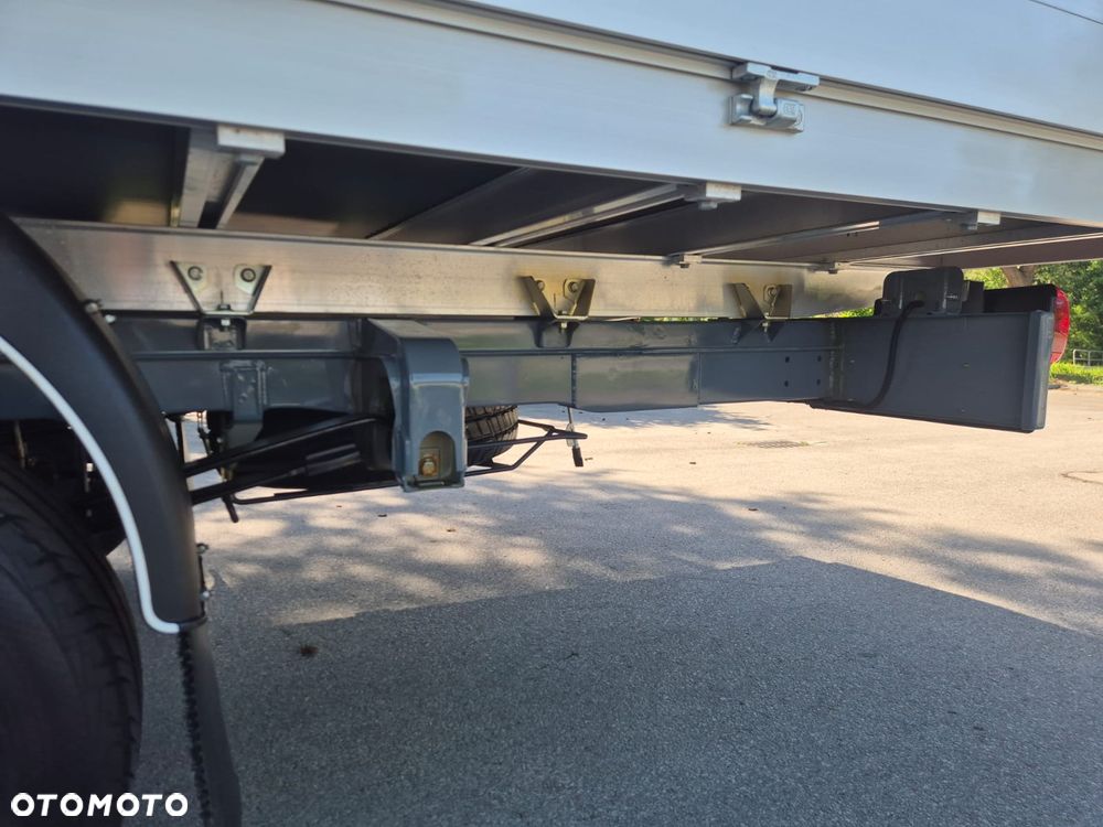 Mercedes-Benz Sprinter - 20