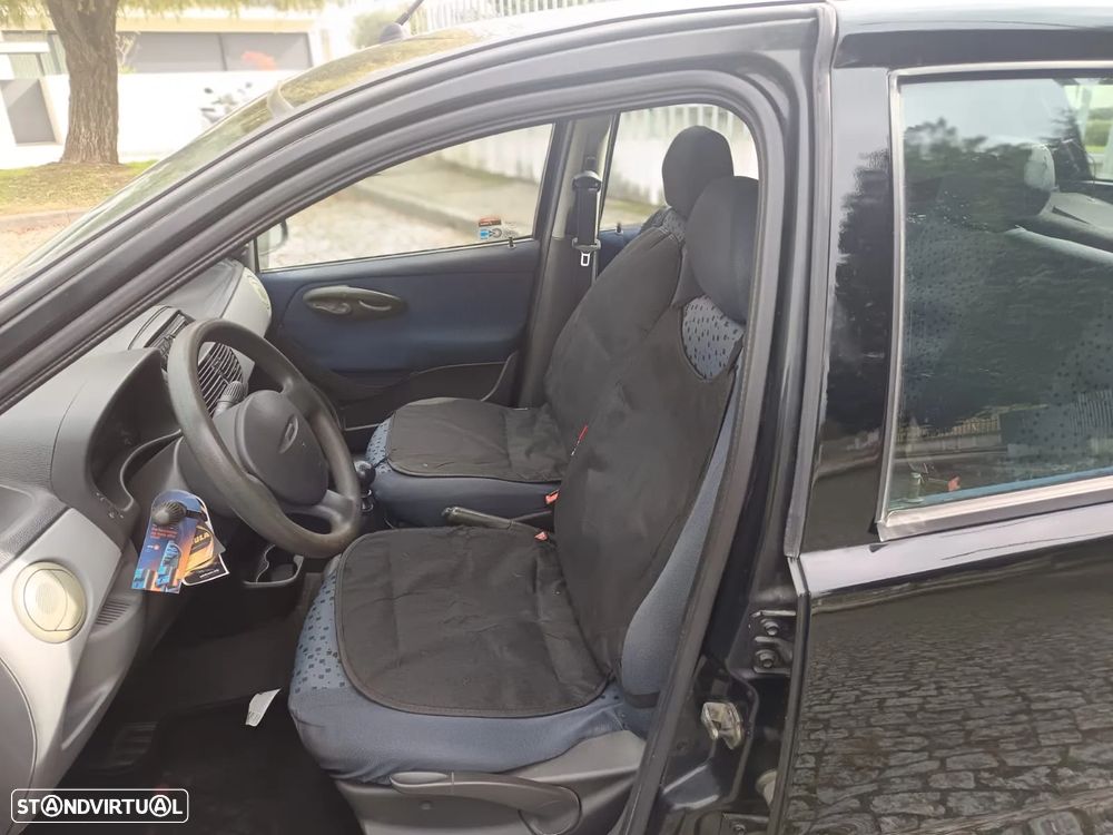 Fiat Punto 1.2 16V ELX - 12