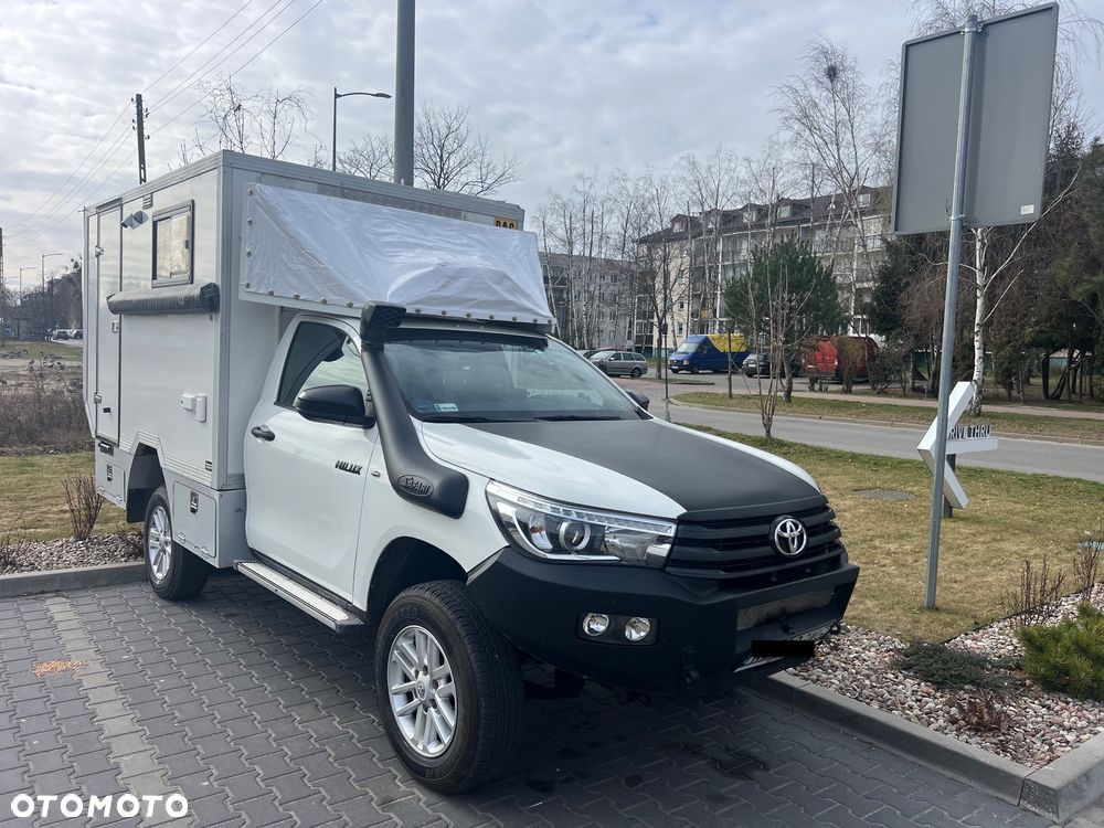 Toyota Hilux - 1