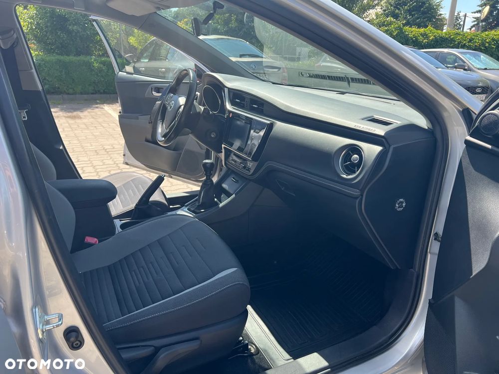 Toyota Auris 1.6 Premium - 9