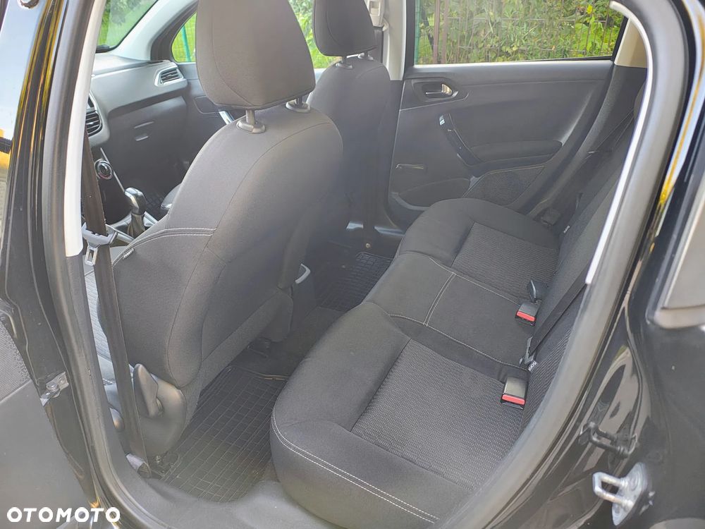 Peugeot 208 1.2 PureTech Style - 18