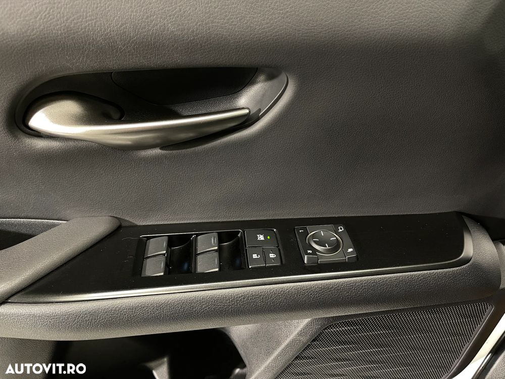 Lexus UX 250h FWD Business - 16