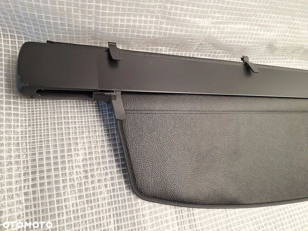 roleta bagaznika vw touareg  II      7p6 2010-2018 7p6867773 orginal demontaz - 3