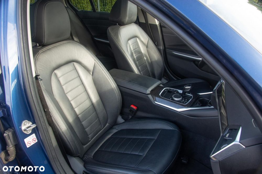 BMW Seria 3 320d xDrive Luxury Line - 16