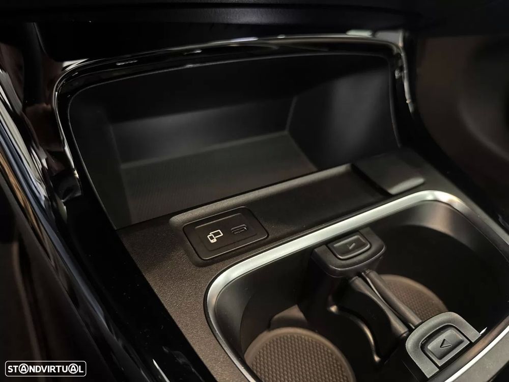 Mercedes-Benz A 200 AMG Line - 36