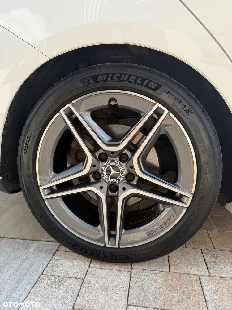 Mercedes-Benz CLA 180 AMG Line 7G-DCT - 17