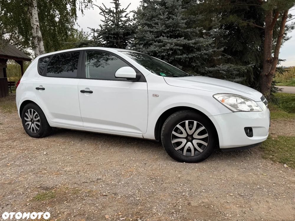 Kia Ceed - 16