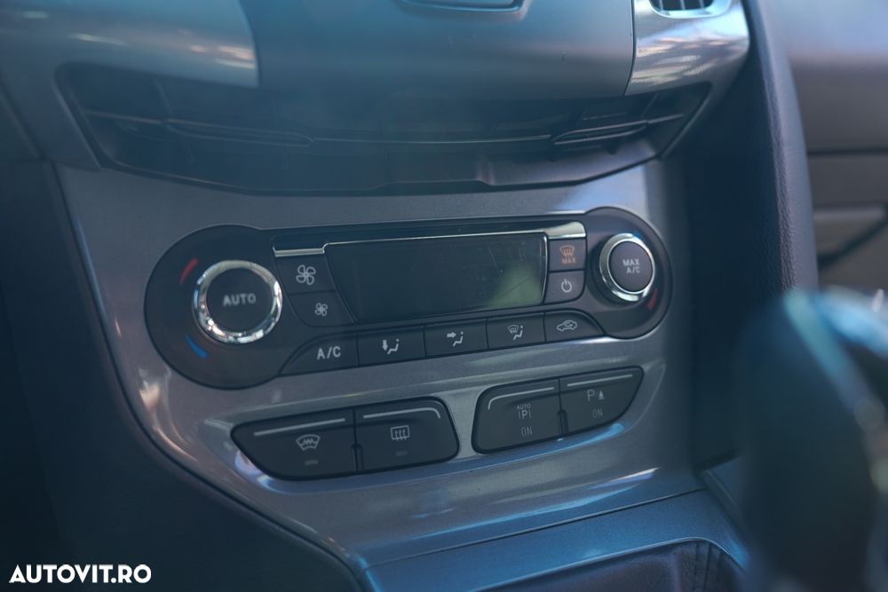 Ford Focus 2.0 TDCI DPF Titanium - 11