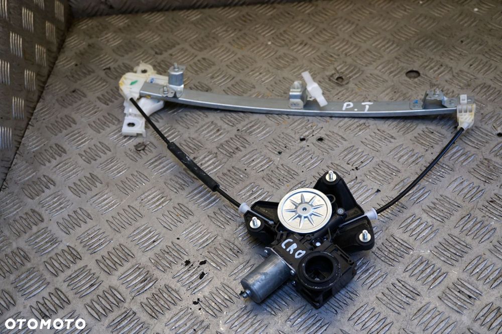 MECHANIZM PODNOŚNIK SZYBY PRAWY TYŁ YARIS CROSS 69830-0D440 85710-0D550 TOYOTA 2020- - 1
