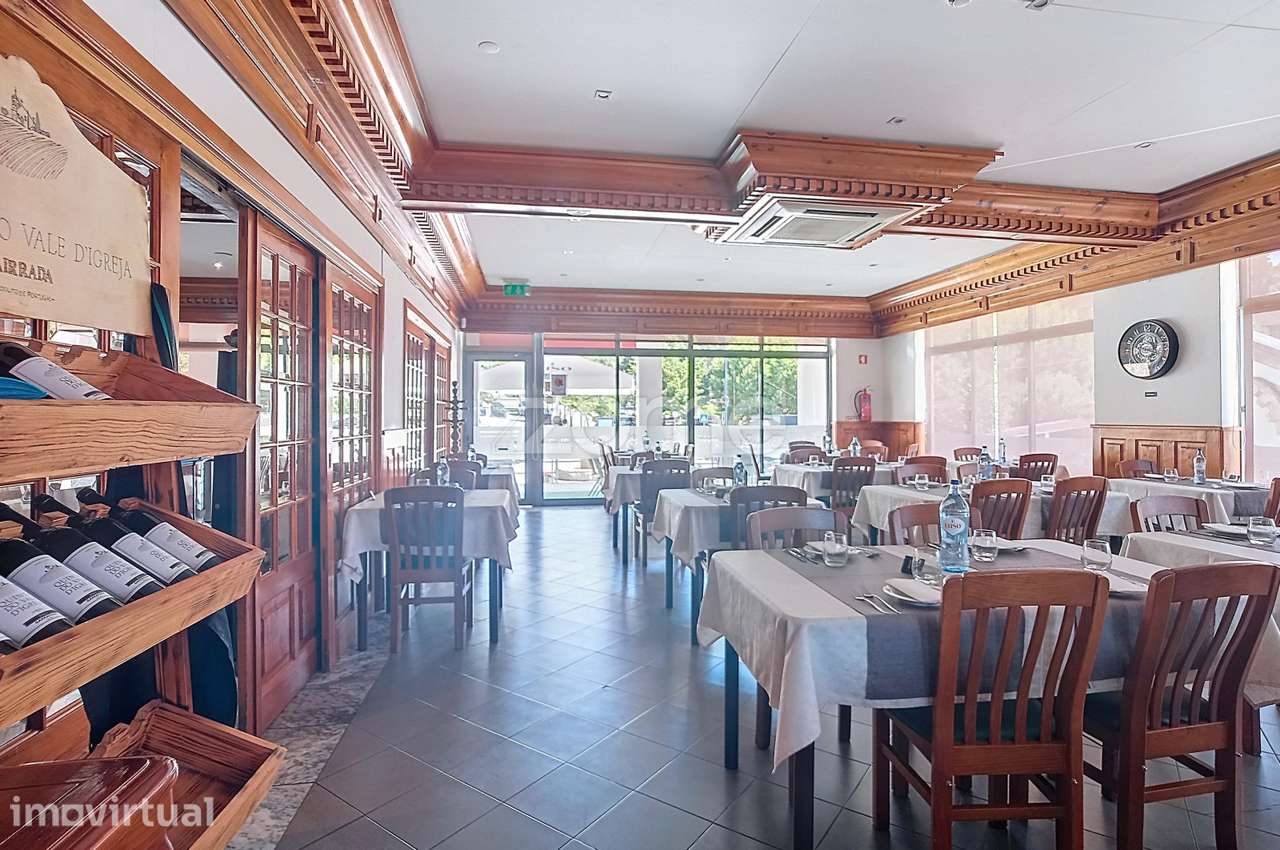 Imóvel comercial com restaurante em funcionamento | Luso - Grande imagem: 2/15