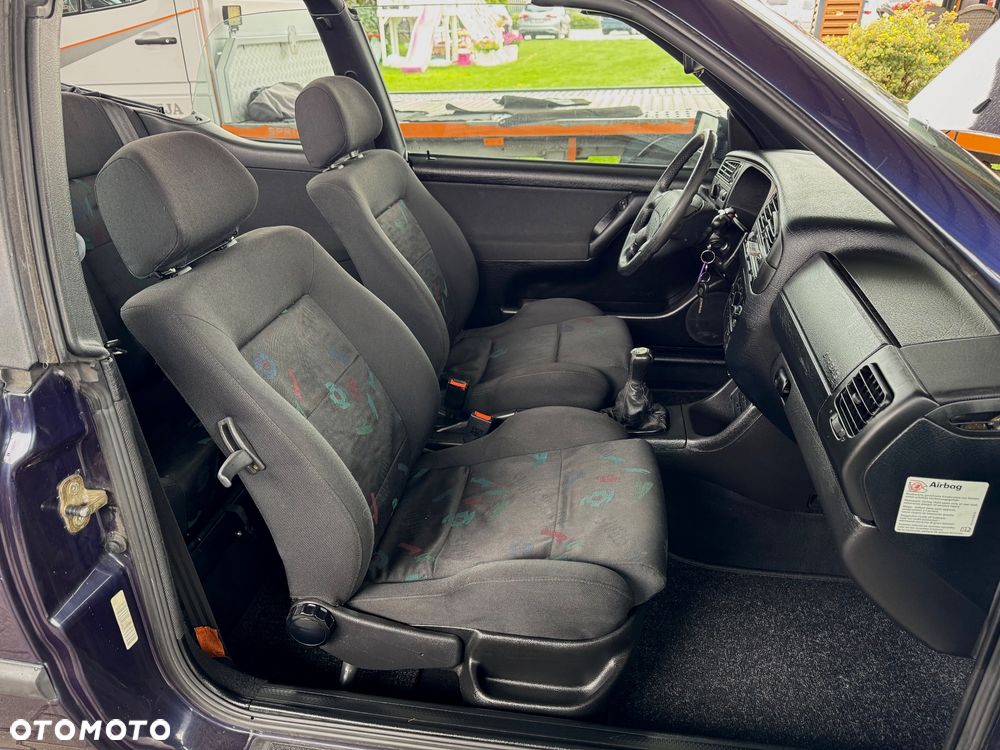 Volkswagen Golf Cabrio 1.8 - 23