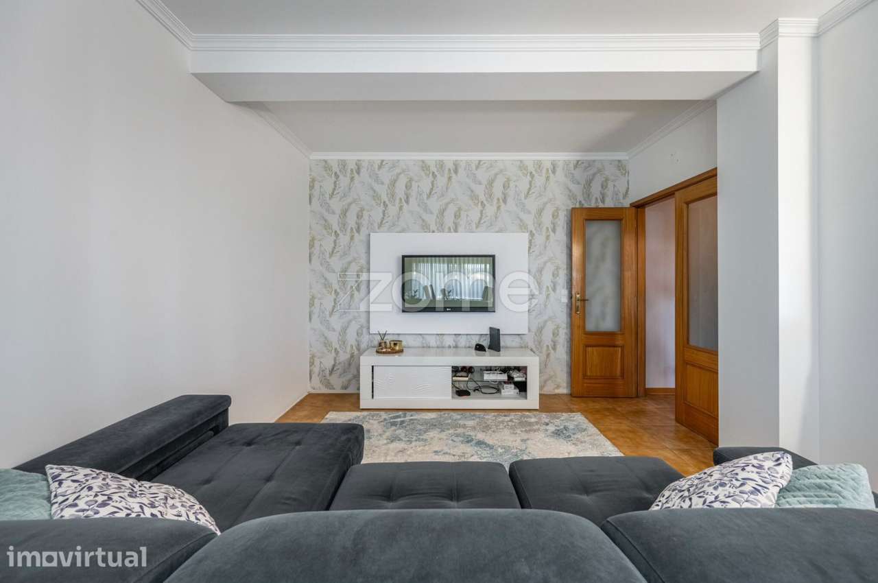 Apartamento T2 com garagem fechada e ar condicionado em Seide - Grande imagem: 4/21