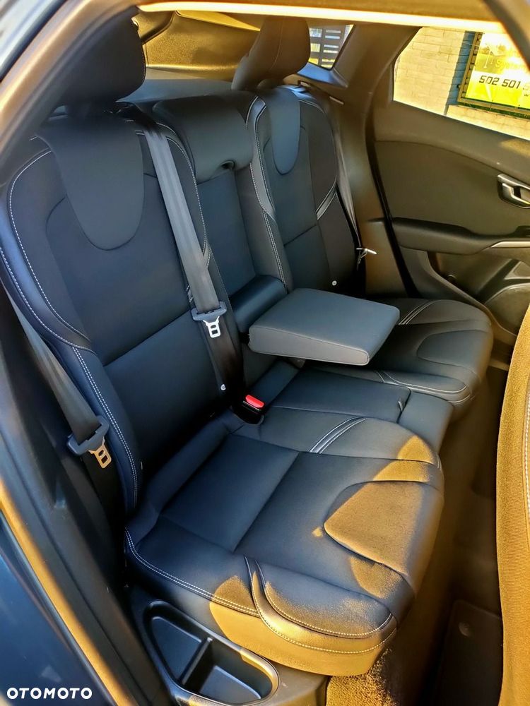 Volvo V40 D2 Drive-E SCR Momentum - 18