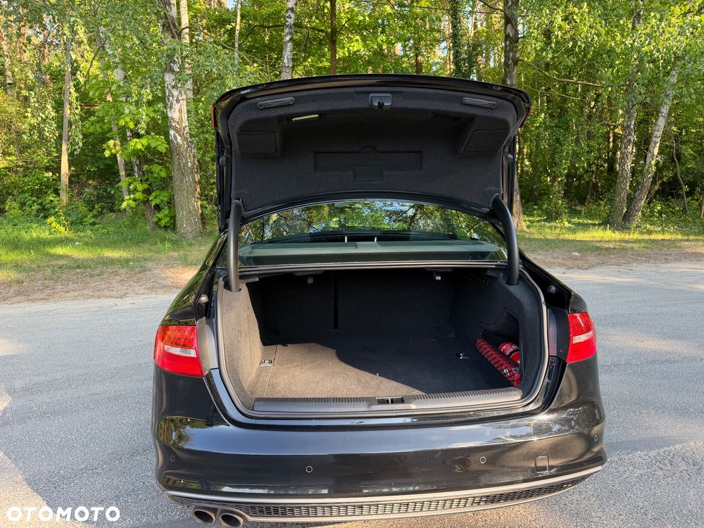 Audi A4 Limousine - 37