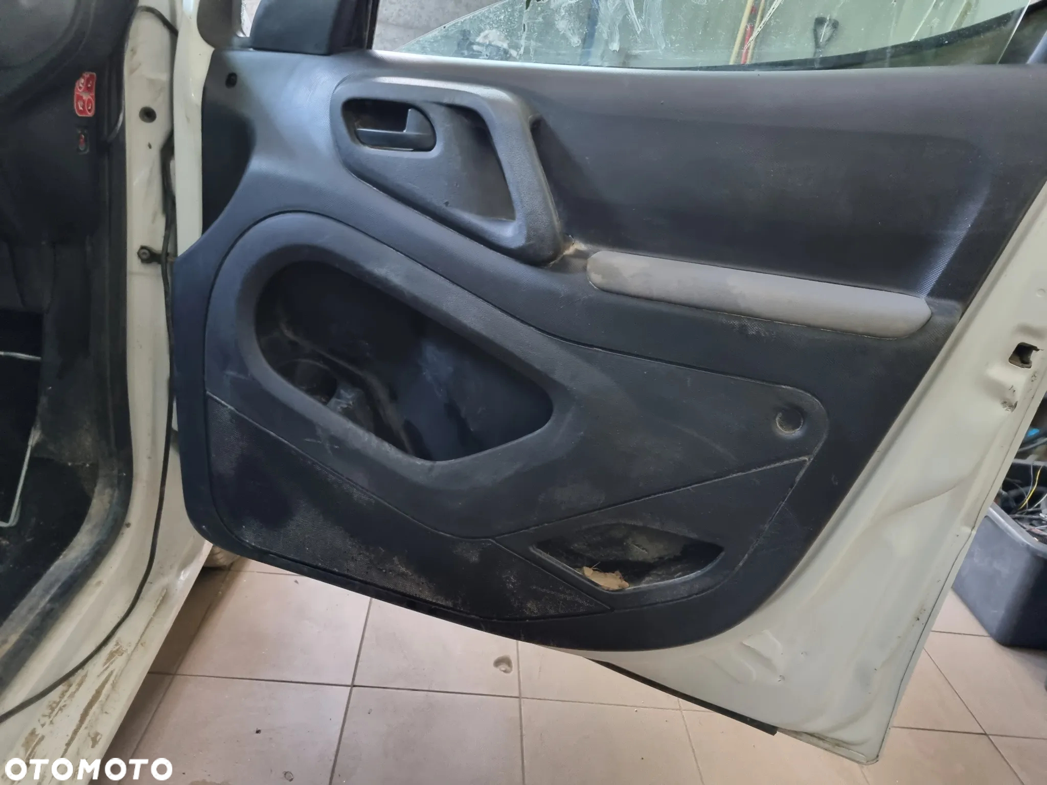 BOCZEK OSŁONA SŁUPKA PÓŁKA PARTNER BERLINGO III TEPEE 08r.+ - 11