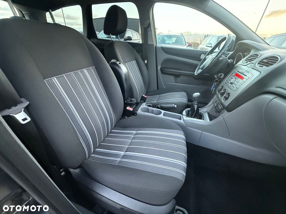 Ford Focus 1.6 16V Ambiente - 29
