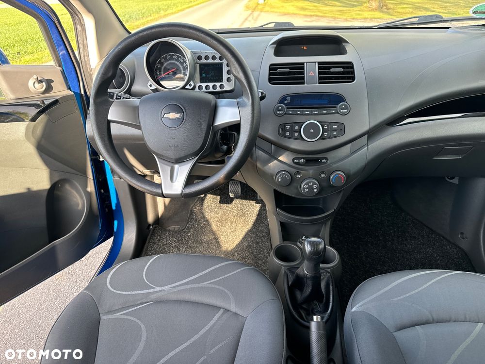 Chevrolet Spark 1.0 LT - 23