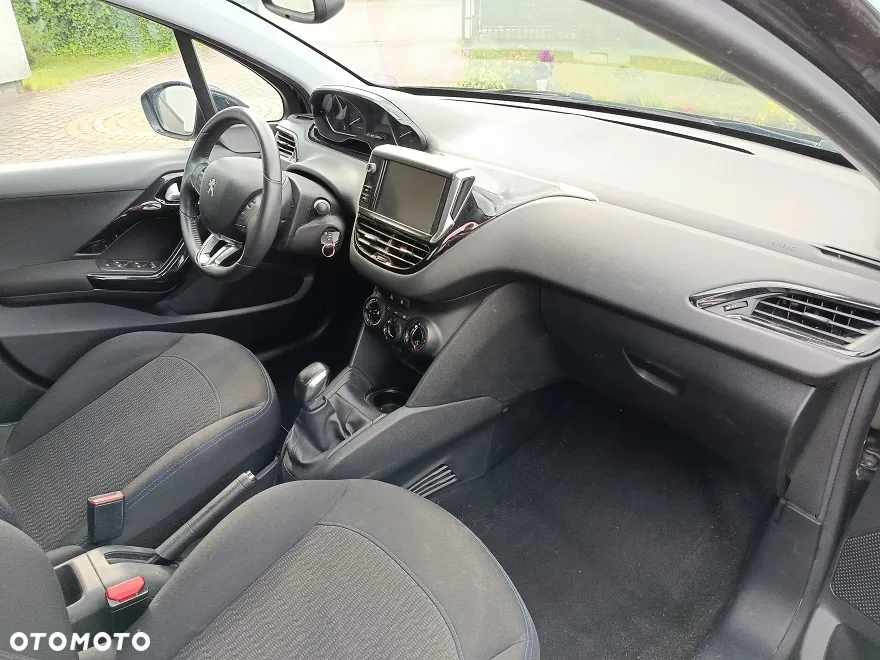 Peugeot 208 - 13