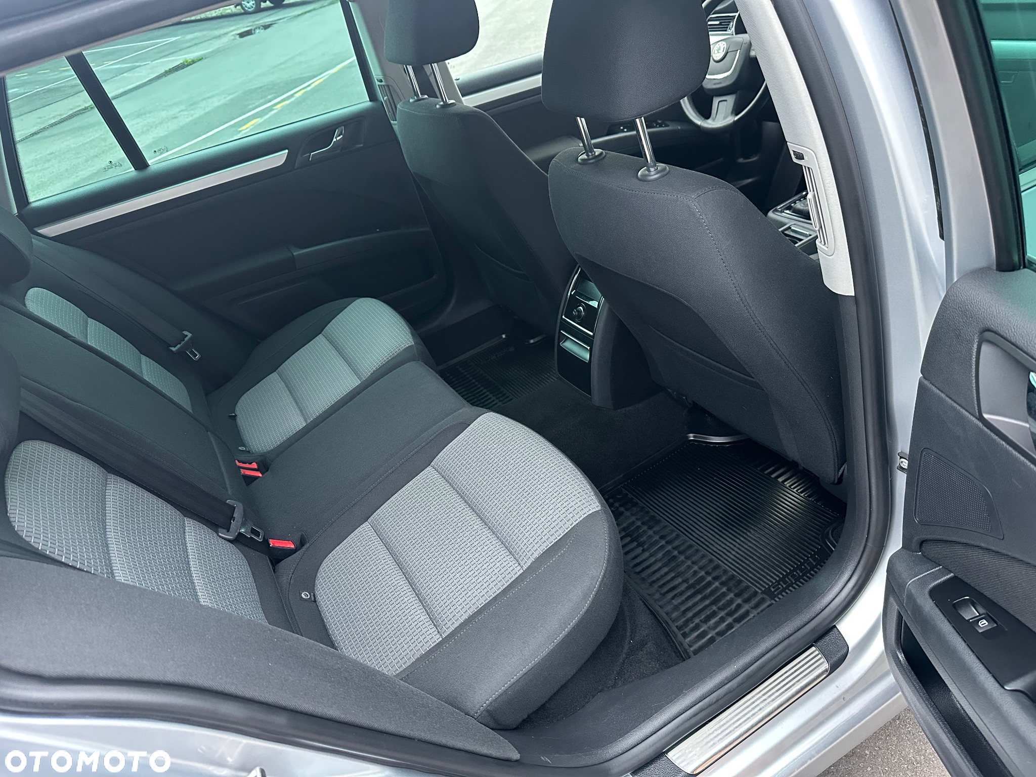 Skoda Superb Combi 2.0 TDI DSG Elegance - 21