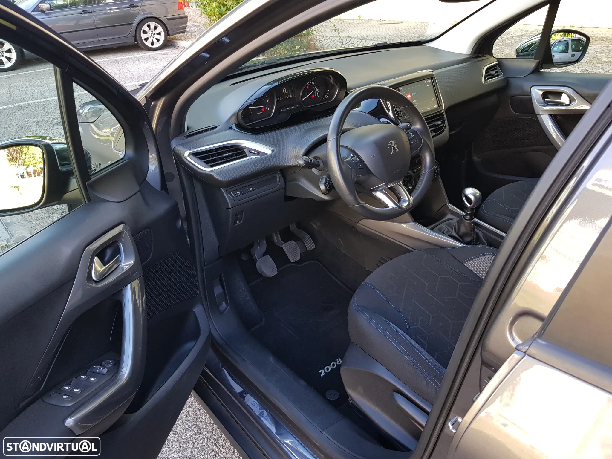 Peugeot 2008 1.5 BlueHDi Style - 12