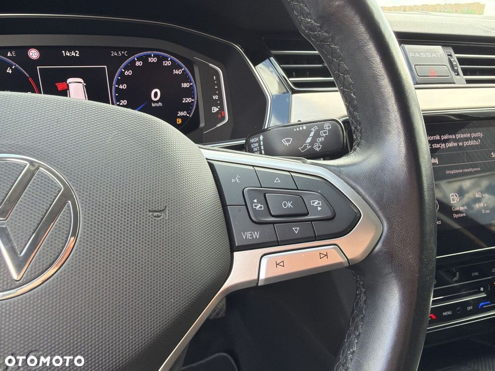 Volkswagen Passat - 19
