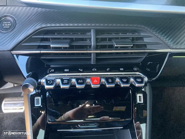 Peugeot e-208 GT+ - 26