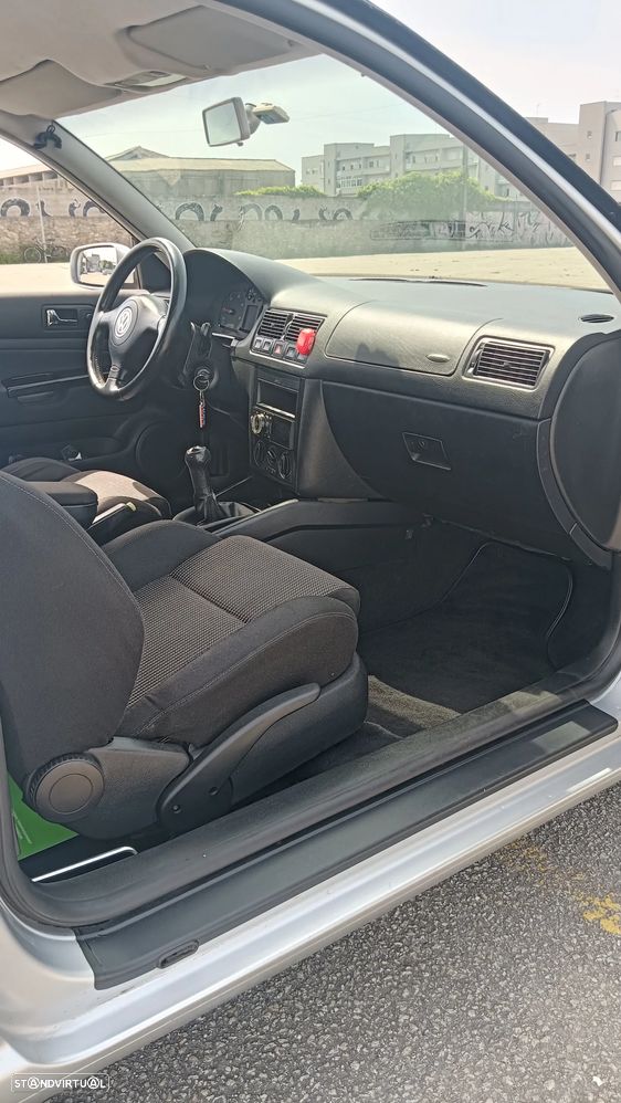 VW Golf 1.9 TDi Highline - 14