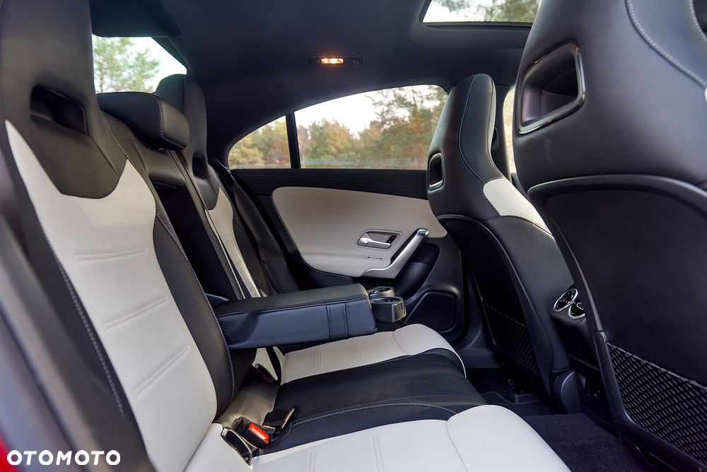 Mercedes-Benz CLA 250 4-Matic AMG Line - 21