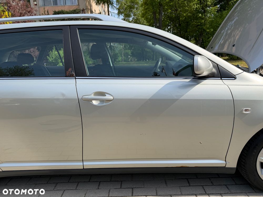 Toyota Avensis - 13