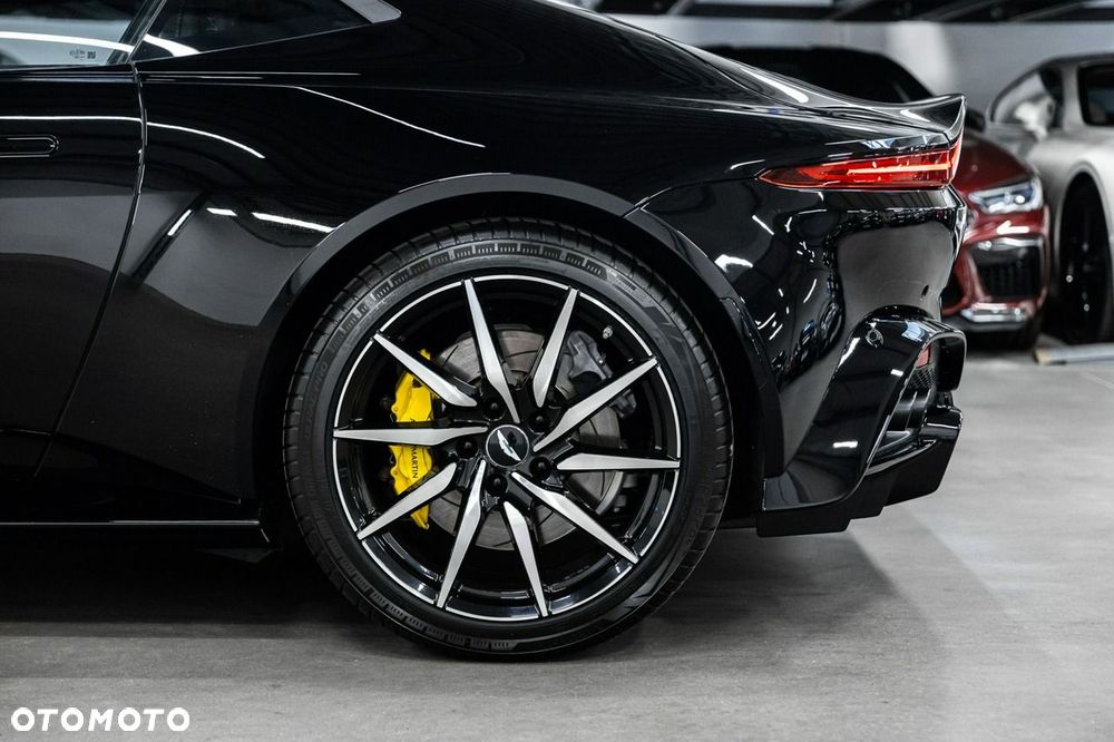 Aston Martin Vantage - 14