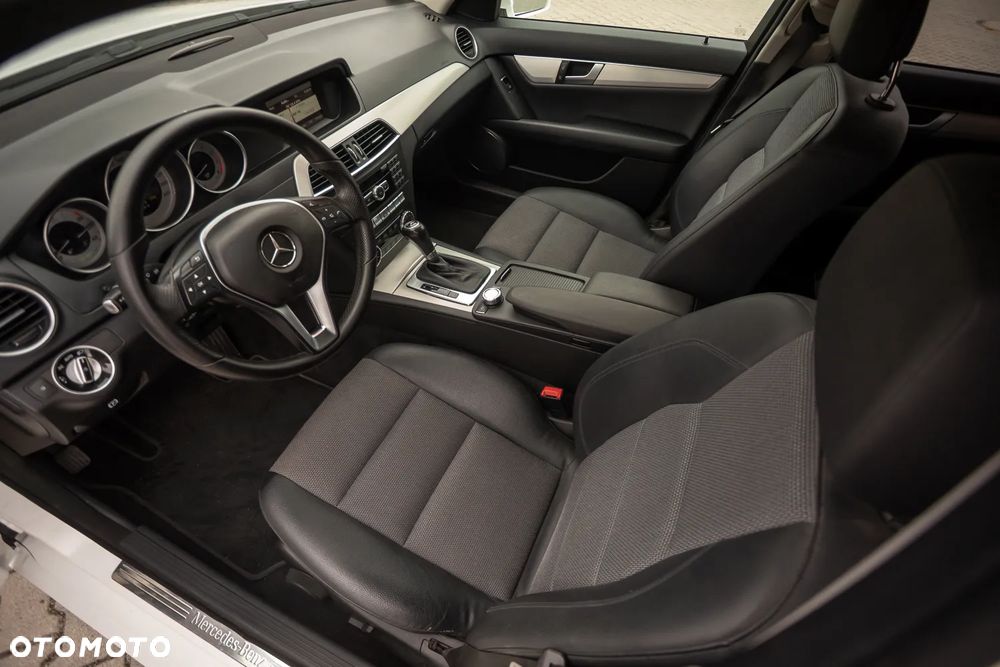Mercedes-Benz Klasa C 180 7G-TRONIC Avantgarde Edition - 19