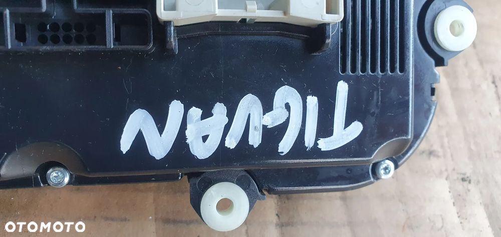 Panel nawiewu powietrza klimatyzacji klimatronic VW Tiguan 5K0907044GK - 8