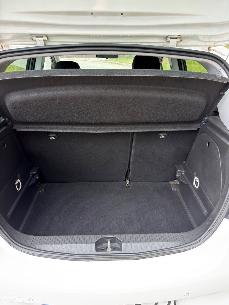 Opel Corsa 1.4 16V Cosmo - 28